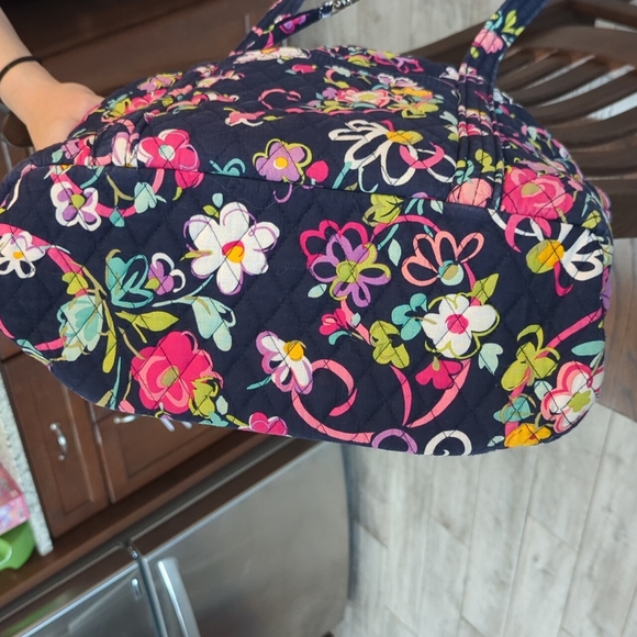 Vera tote bag. 17 in width, 15 in height, 6 in depth, 13 in shoulder drop. - Picture 5 of 5